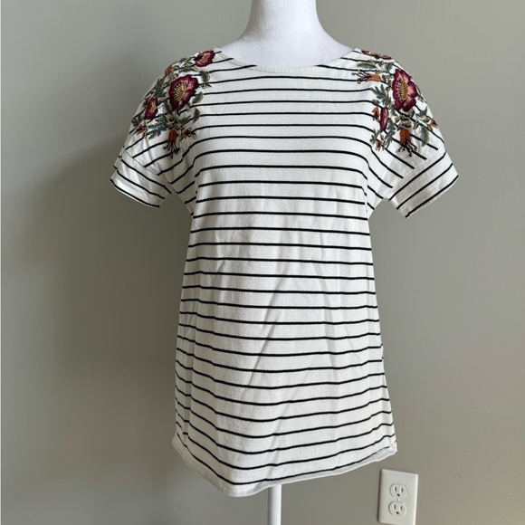 Chico’s Short Sleeve Floral Striped Tee Shirt XS - Picture 1 of 9